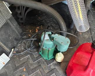 Pool draining pump 