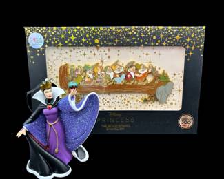 Disney Princess Limited Edition 300 Seven Dwarfs Pin , Evil Queen Resin Ornament