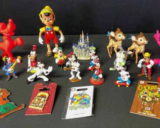 Mix A Lot Of Disney Figurines * Trading Pins * keychain