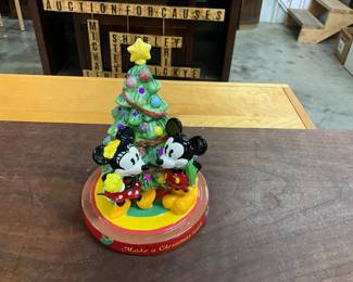 Disney Mickey & Minnie Mouse Christmas Light Up Figurine