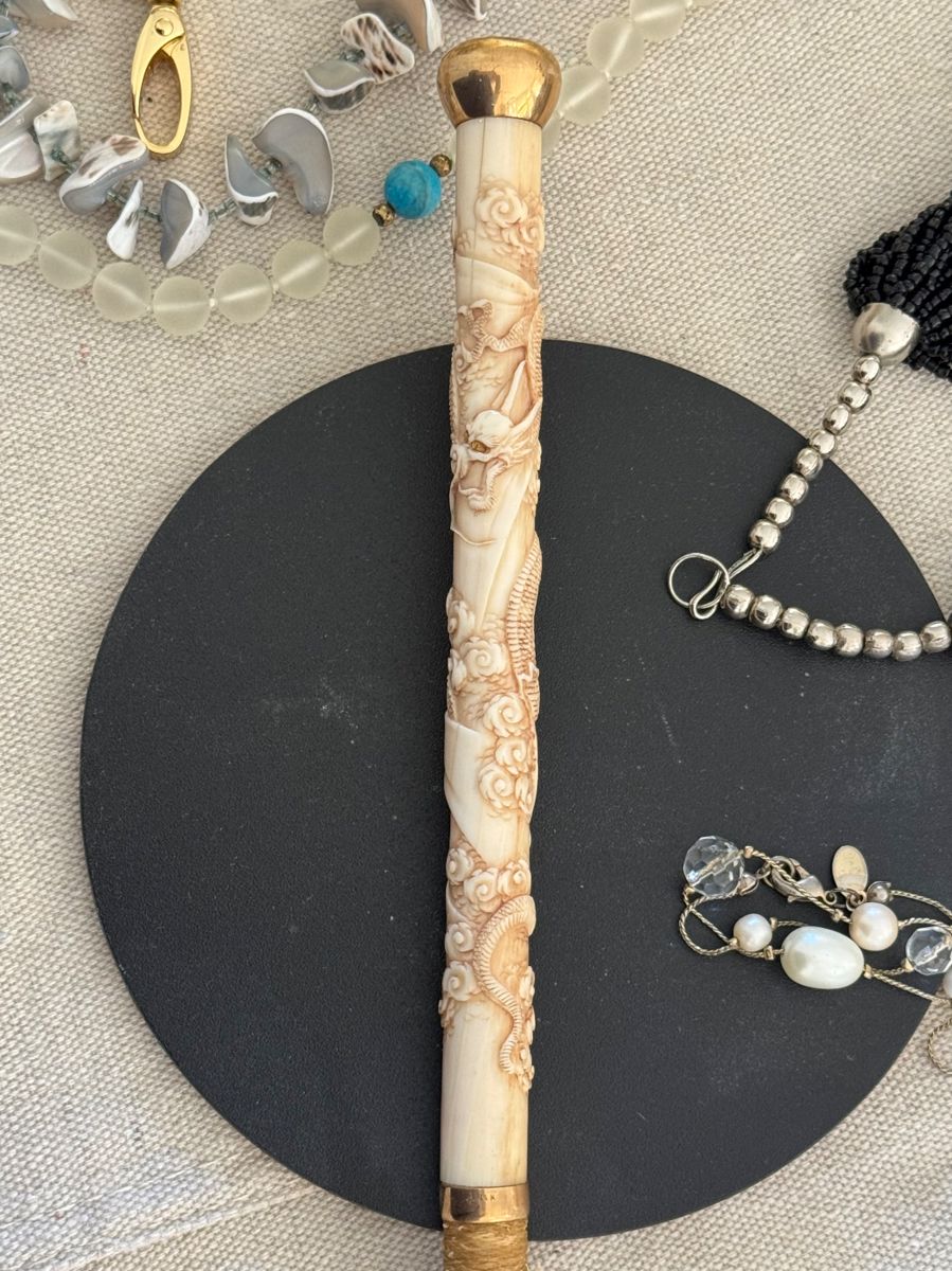 Handle of a ivory and gold riding crop - japanese signed Kanemitsu
