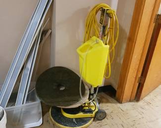 Professional heavy duty floor cleaning and buffing machine