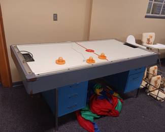 Air hockey table