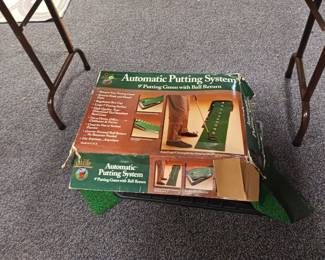 Portable putting green system