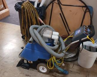 Floor cleaning machine