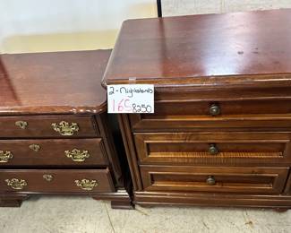 2 Nightstands