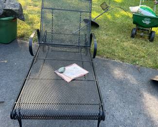 Chaise lounge - metal.