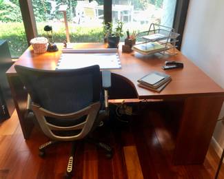 High end desk and chair