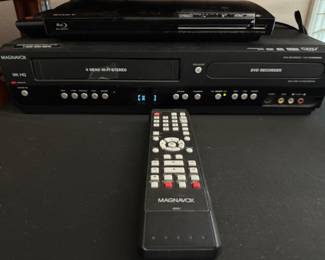 Magnavox VHS/DVD Recorder with Remote