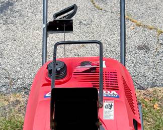 Honda HS-520 Gas  Snow Blower runs well