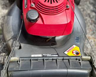 Honda Harmony II HRR216 Lawnmower with Metal Deck and Grass Catcher