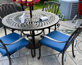 Hanimint Round Table and 4 Arm Chairs with Hanamint Umbrella