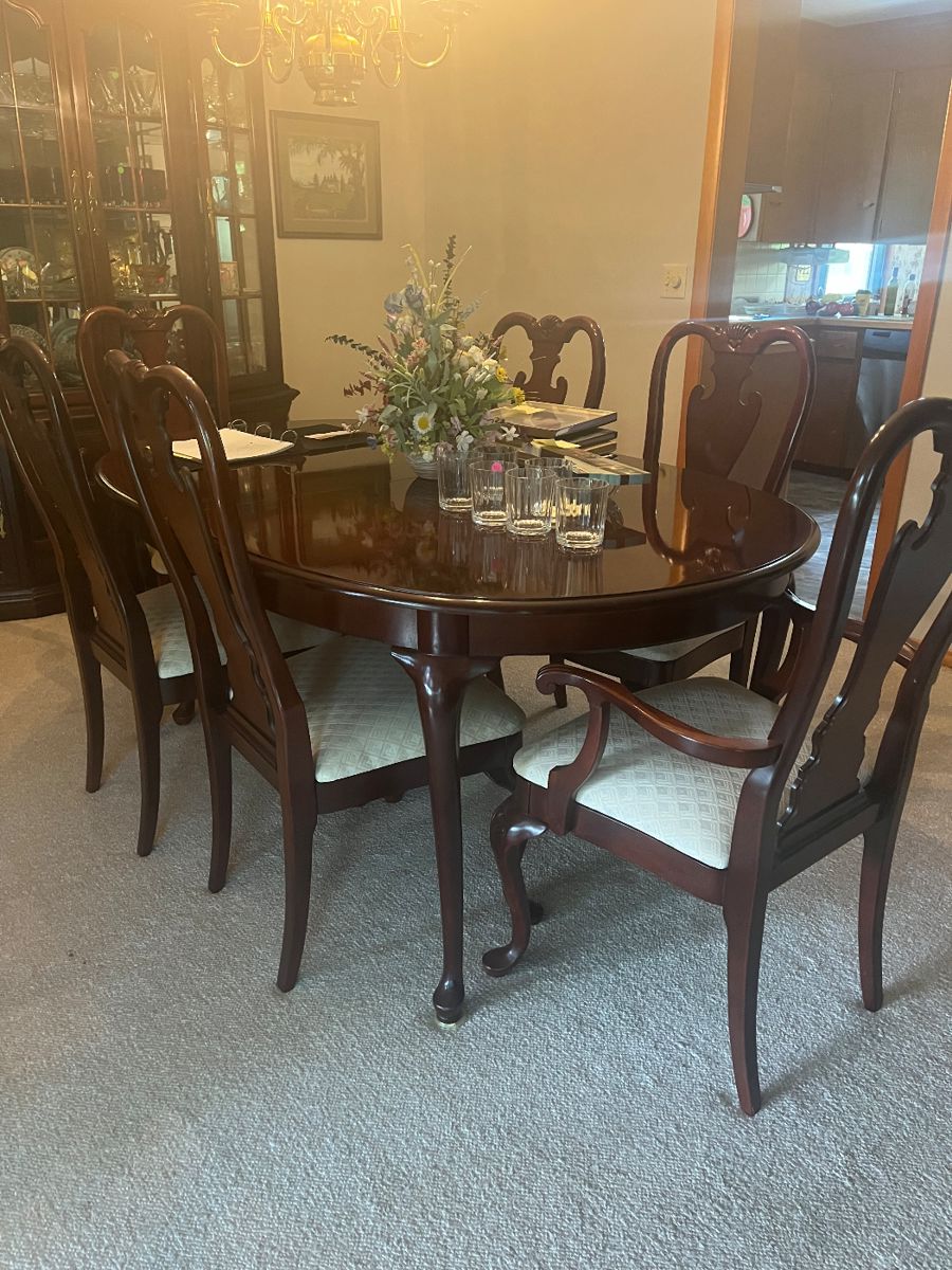 Traditional Dining Room Set 