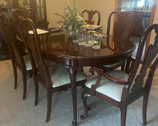 Traditional Dining Room Set