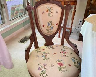 set of 4 of these vintage chairs