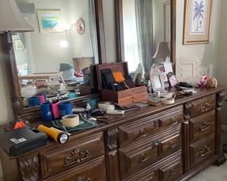 dresser w/mirror