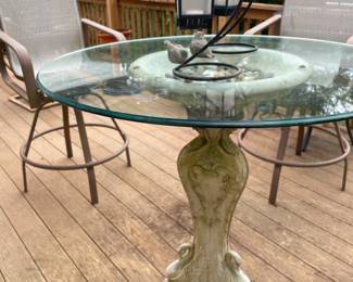 table w/4 chairs, bistro height