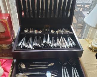 Oneida  Sheraton flateware. Lots of extras