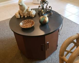Side table w storage 