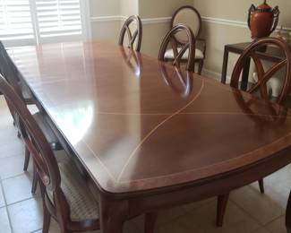 Thomasville Dining table w 8 chairs , 2 leaves and table pad