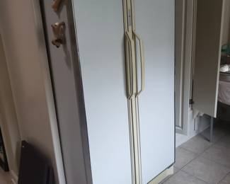 Fridge side by side