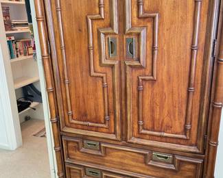 armoire w/matching bedroom pieces