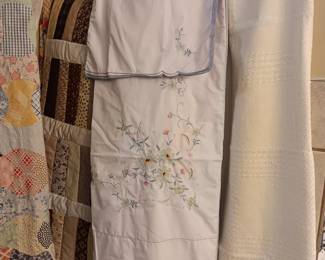 Table cloth with napkins