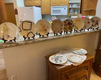 Red Wing dinner plate, each different, set of 13