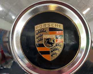 Porsche hub cap