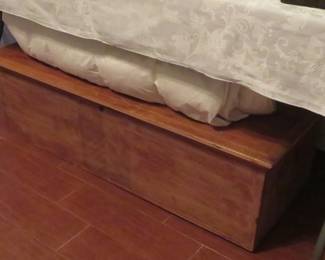 Blanket chest