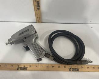 BLUE HAWK PNEUMATIC IMPACT WRENCH 