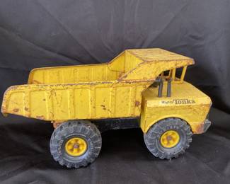 TONKA MIGHTY DUMP TRUCK