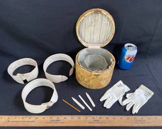 ANTIQUE VICTORIAN COLLAR BOX W/ COLLARS & GLOVES