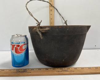 CAST IRON POT