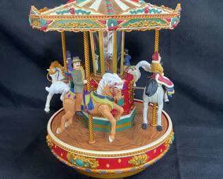 MR.CHRISTMAS HOLIDAY GO ROUND - PLAYS MUSIC AND TURNS.  A PART OF THE MR.CHRISTMAS MECHANICAL COLLECTIBLES 