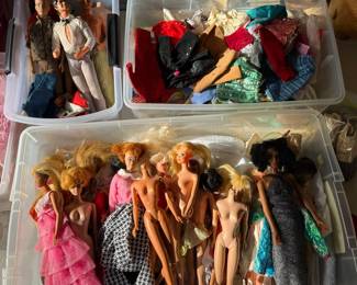 Bin of Barbie type clothes - Ken dolls - Barbie Dolls
