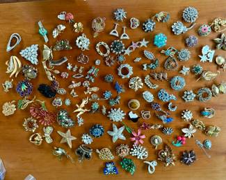 Many scatter pins and small brooches.