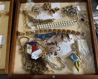 Bracelets, pins, earrings, small beaded mini purse