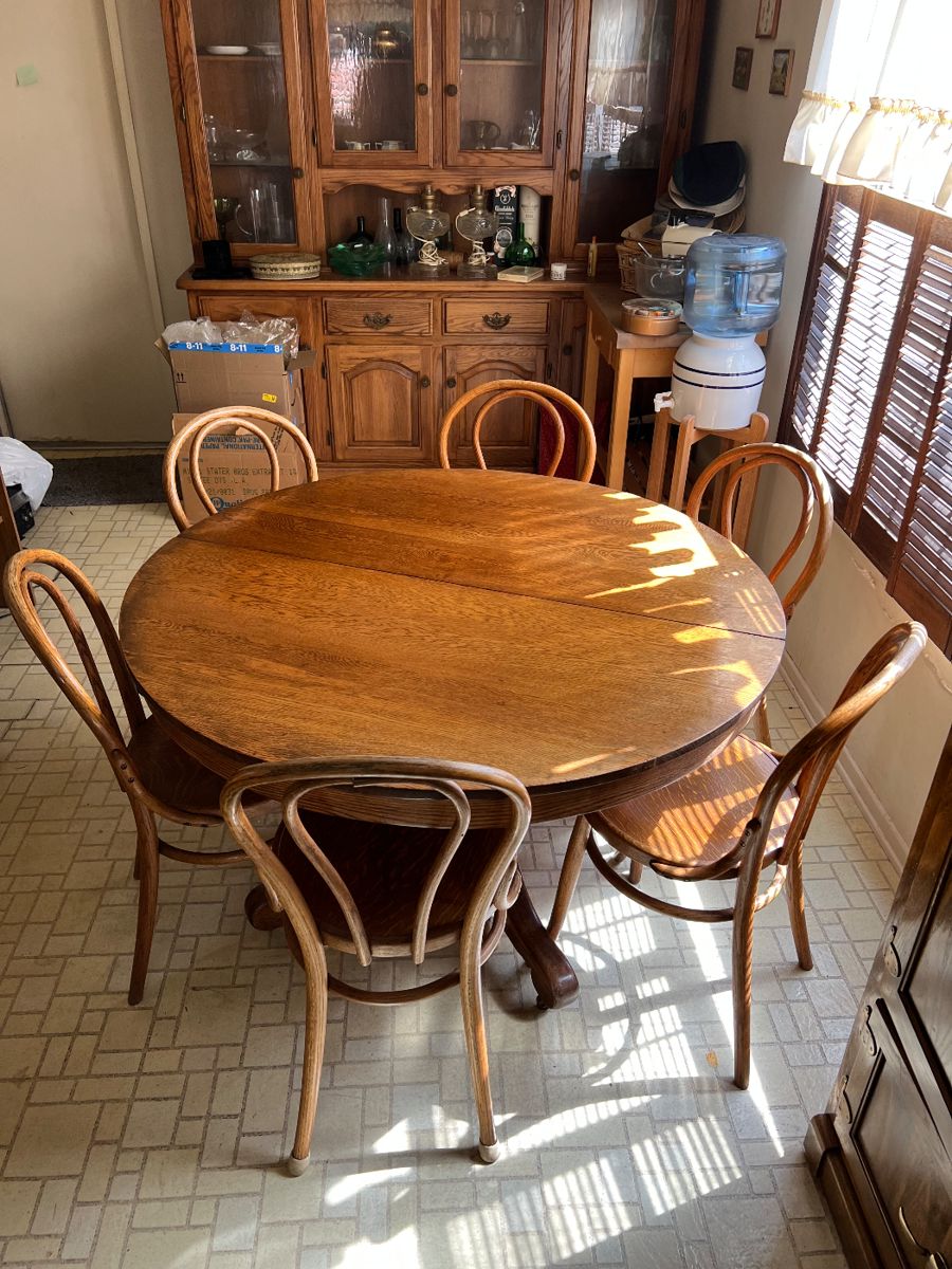 Just "decluttered" and put some lemon oil on this fabulous antique oak table with bentwood chairs - beautiful grain!