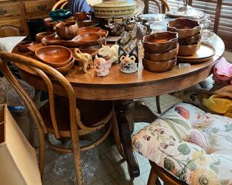 THIS ROUND QUARTER SEWN OAK HAS BEAUTIFUL GRAIN! PICS TO COME WITHOUT IT BEING CLUTTERED. ALSO, THERE ARE 5 FAB BENTWOOD CHAIRS IN EXCELLENT CONDITION AS WELL! WE CAN PROBABLY SELL A FEW OF THE BENTWOODS SEPARATELY.