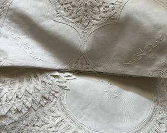 Another sale with several fine linens... Go see Esther, the Queen of linens!