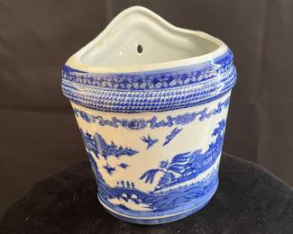 VICTORIA WARE BLUE WILLOW WALL POCKET
