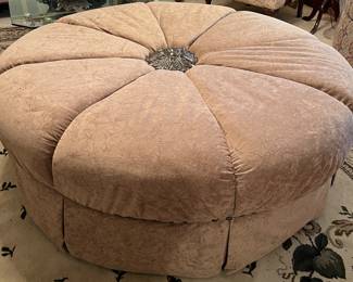 LARGE ROUND OTTOMON