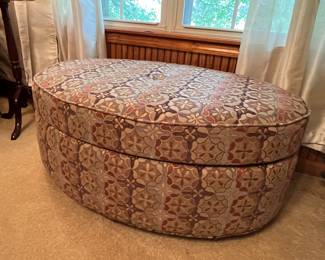 OVAL STORAGE OTTOMAN