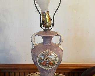 COURTING SCENES LAMP