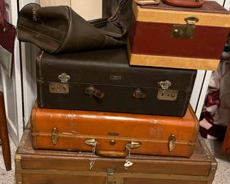 Wood trunk, Leather Samsonite, Leather suitcase from company in Atlanta, duffel bag, hat and hat box, very early travel case 