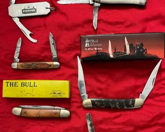 Vintage Pocketknives, The Bull, Steel Warrior 440 in box.  Vintage New, 