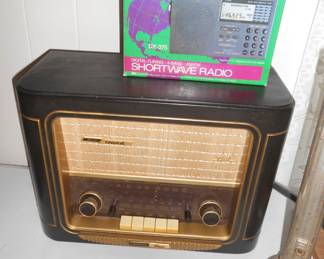Grundig reproduction radio