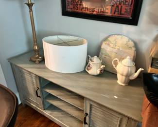 TV console 