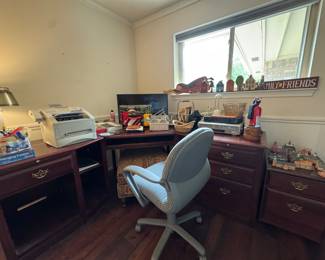 Corner desk and chair